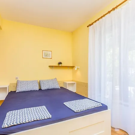 With Parking Space Njivice, Krk - 5325 Appartement