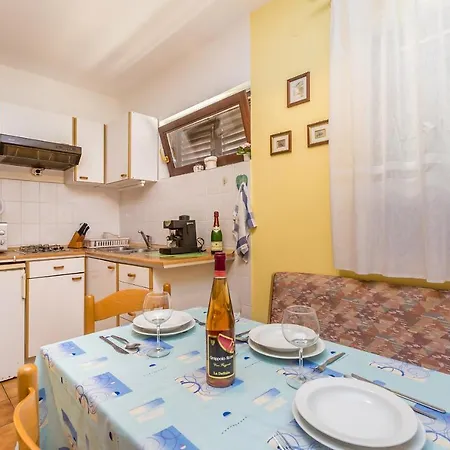 Appartement With Parking Space Njivice, Krk - 5325 Njivice