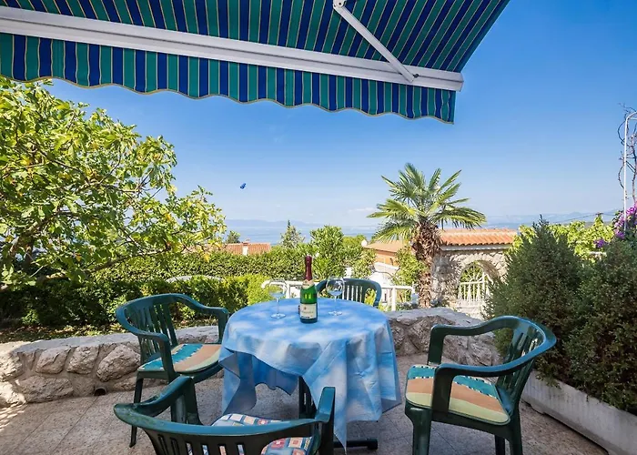 Апартаменты With Parking Space Njivice, Krk - 5325 Нивице