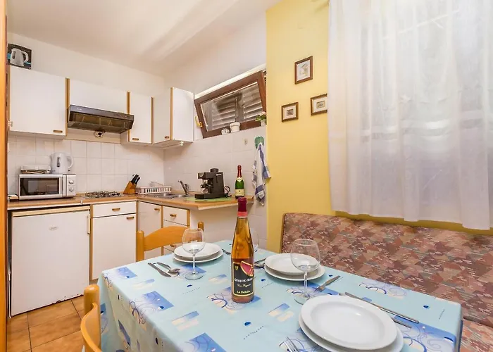 Апартаменты With Parking Space Njivice, Krk - 5325 Нивице