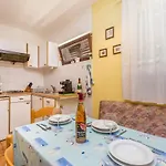 Appartamento With Parking Space Njivice, Krk - 5325 Njivice