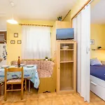 Appartamento With Parking Space Njivice, Krk - 5325 Njivice